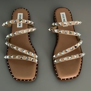 Size 7 Steve Madden Skyler Flat studded sandals